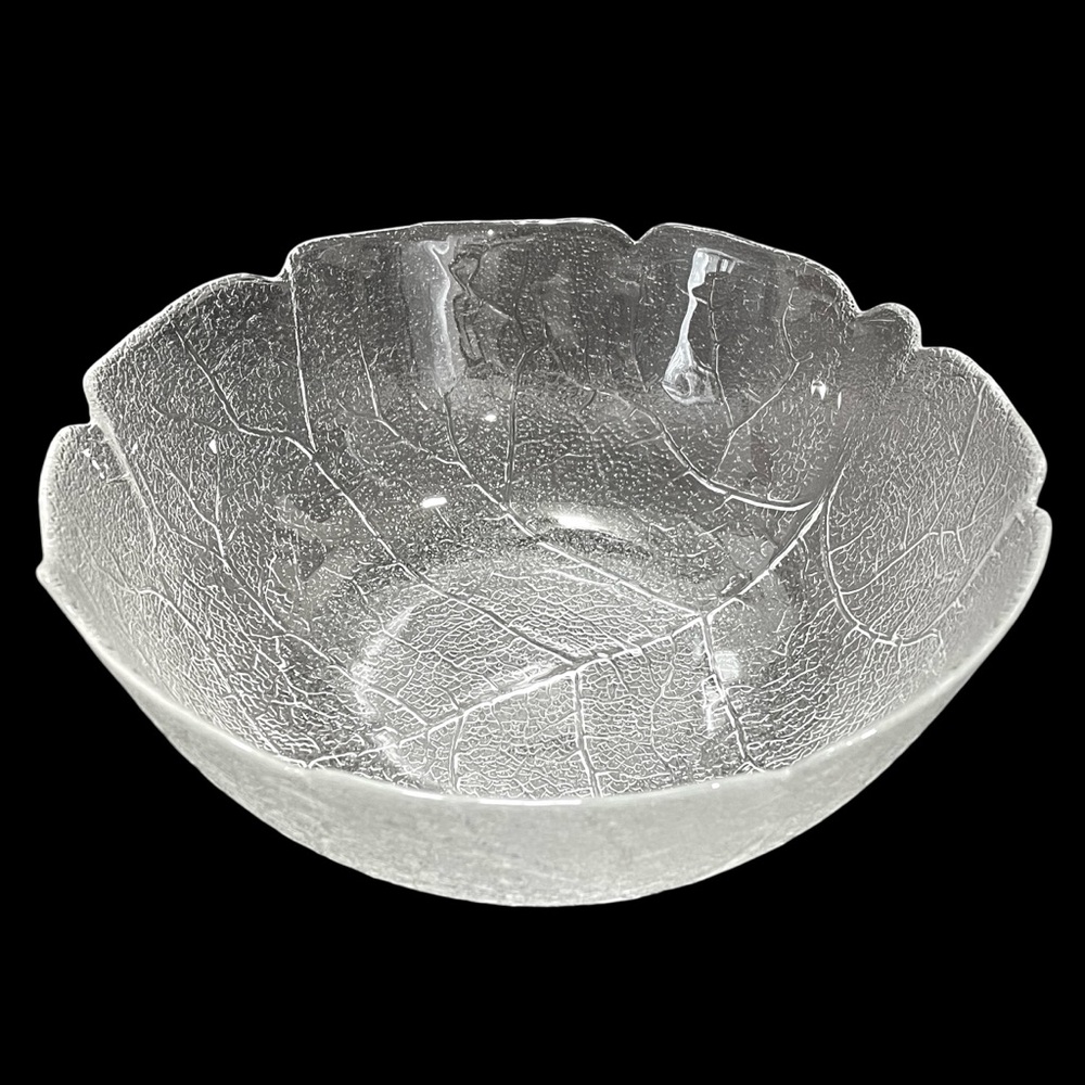 Vintage 1980s Arcoroc France Aspen 9" Round Bowl - Leaf Embossed Pressed Glass